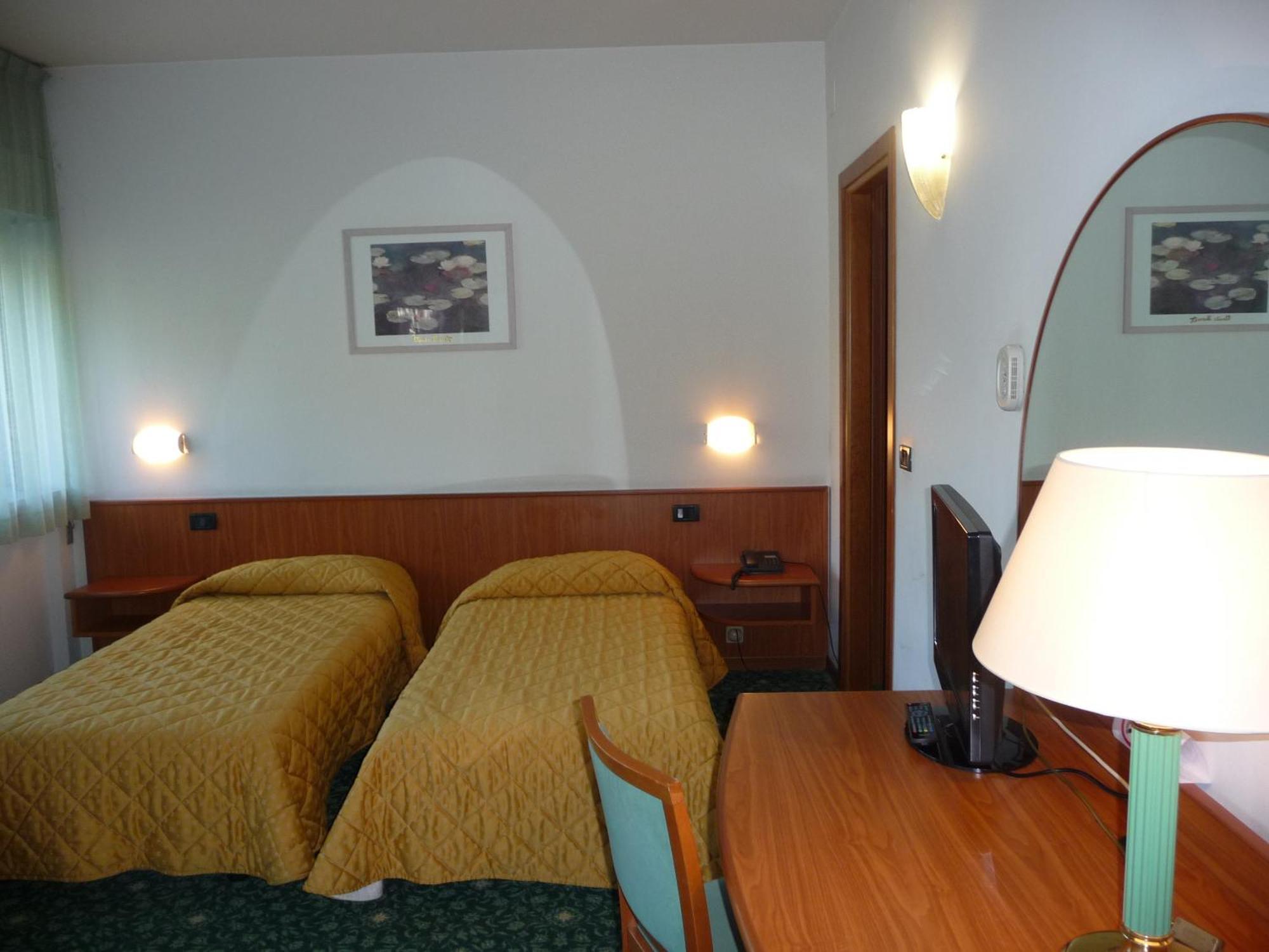 Hotel Cristallo Udine Eksteriør bilde