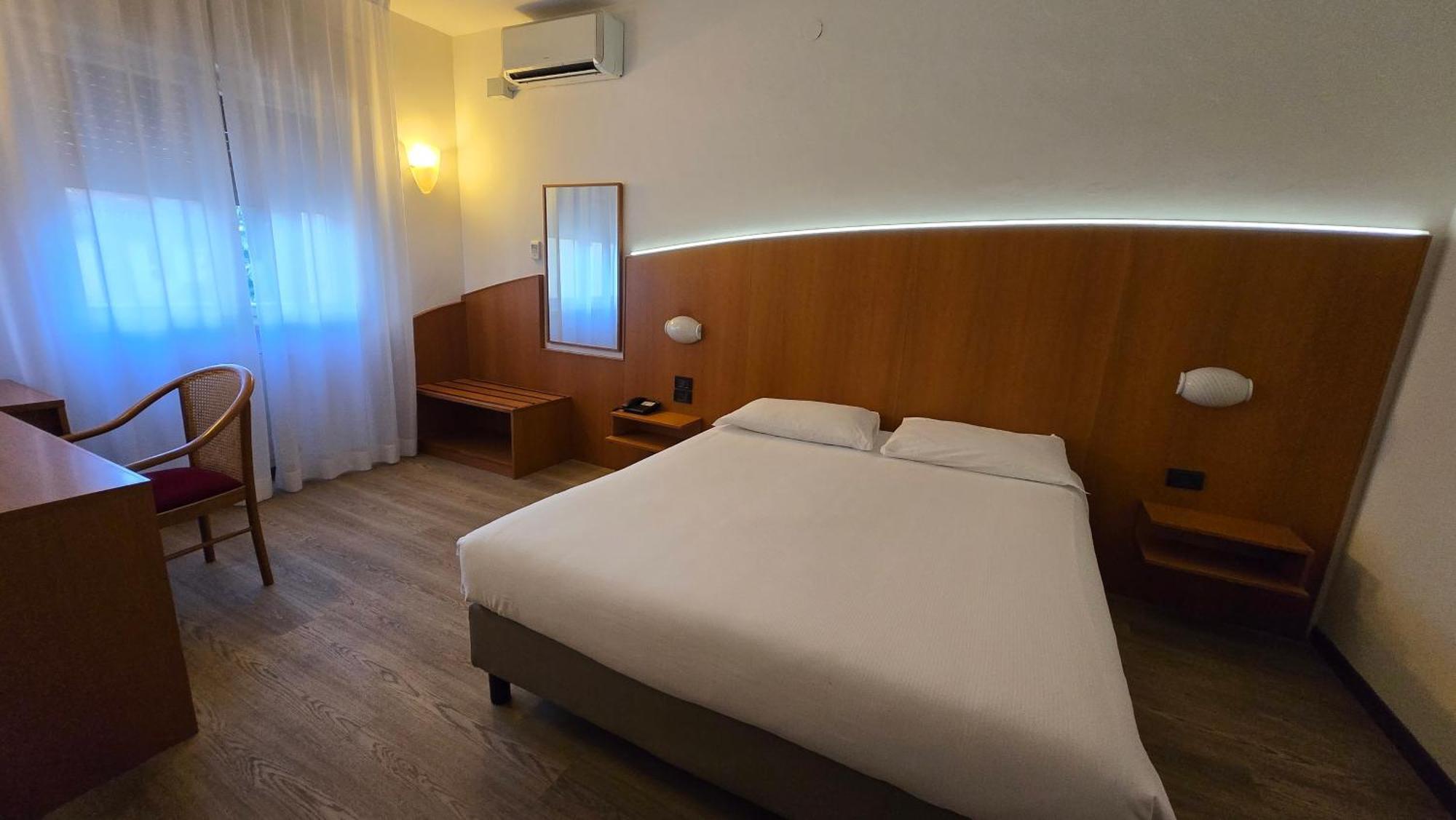 Hotel Cristallo Udine Eksteriør bilde