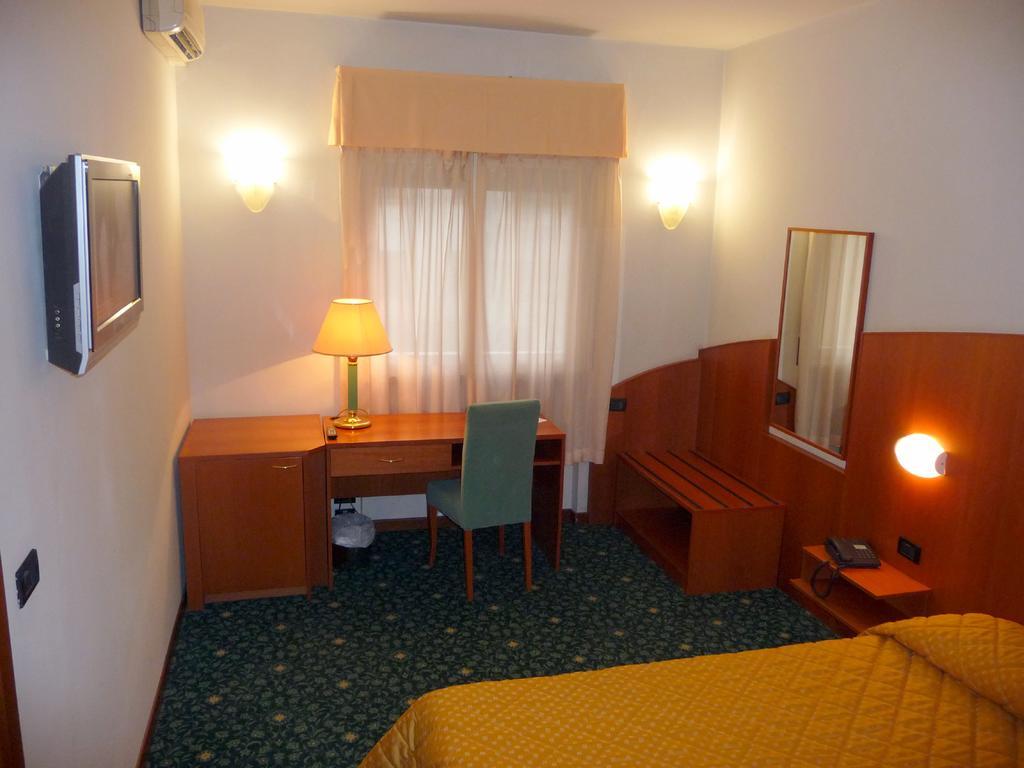 Hotel Cristallo Udine Eksteriør bilde