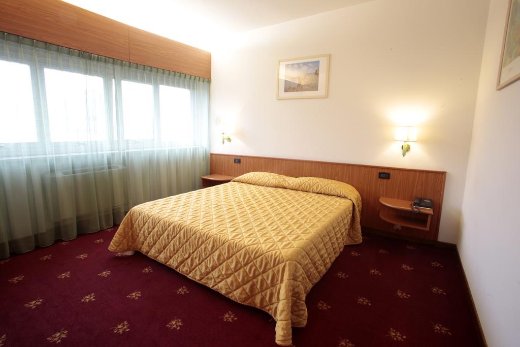 Hotel Cristallo Udine Eksteriør bilde