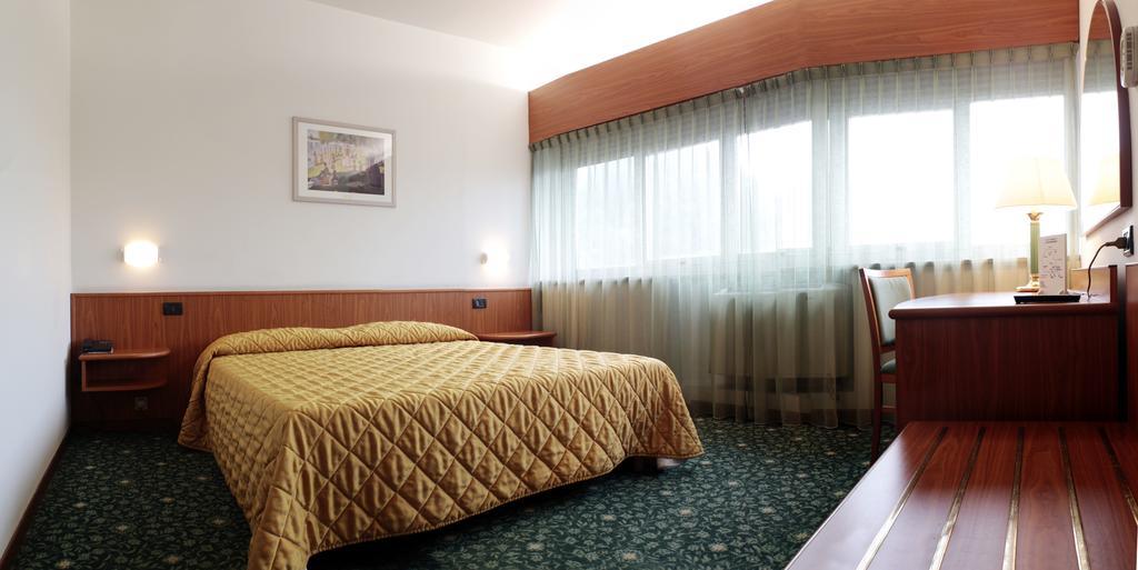 Hotel Cristallo Udine Eksteriør bilde